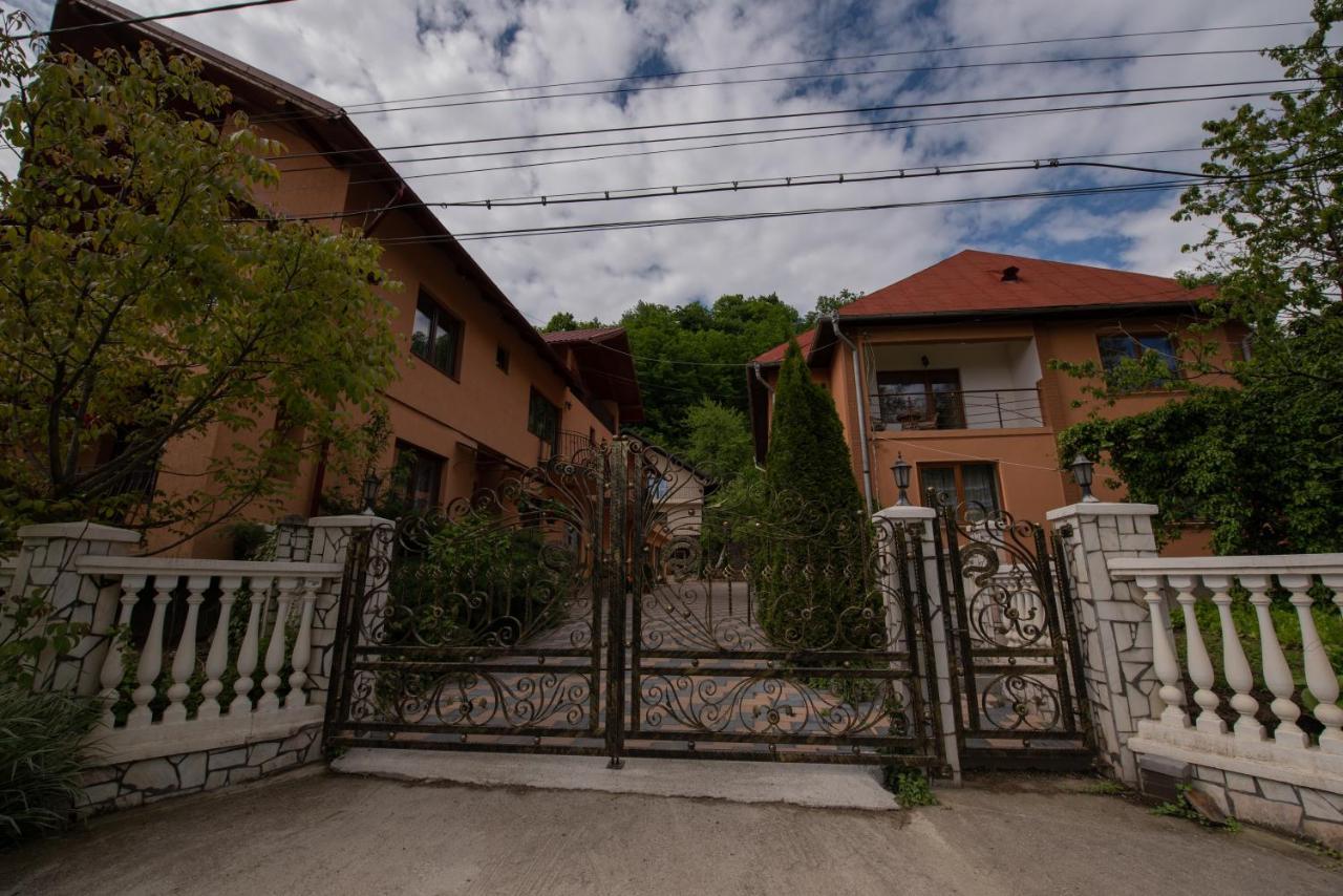 Dupa apa la Razvan Sighetu Marmatiei Bagian luar foto