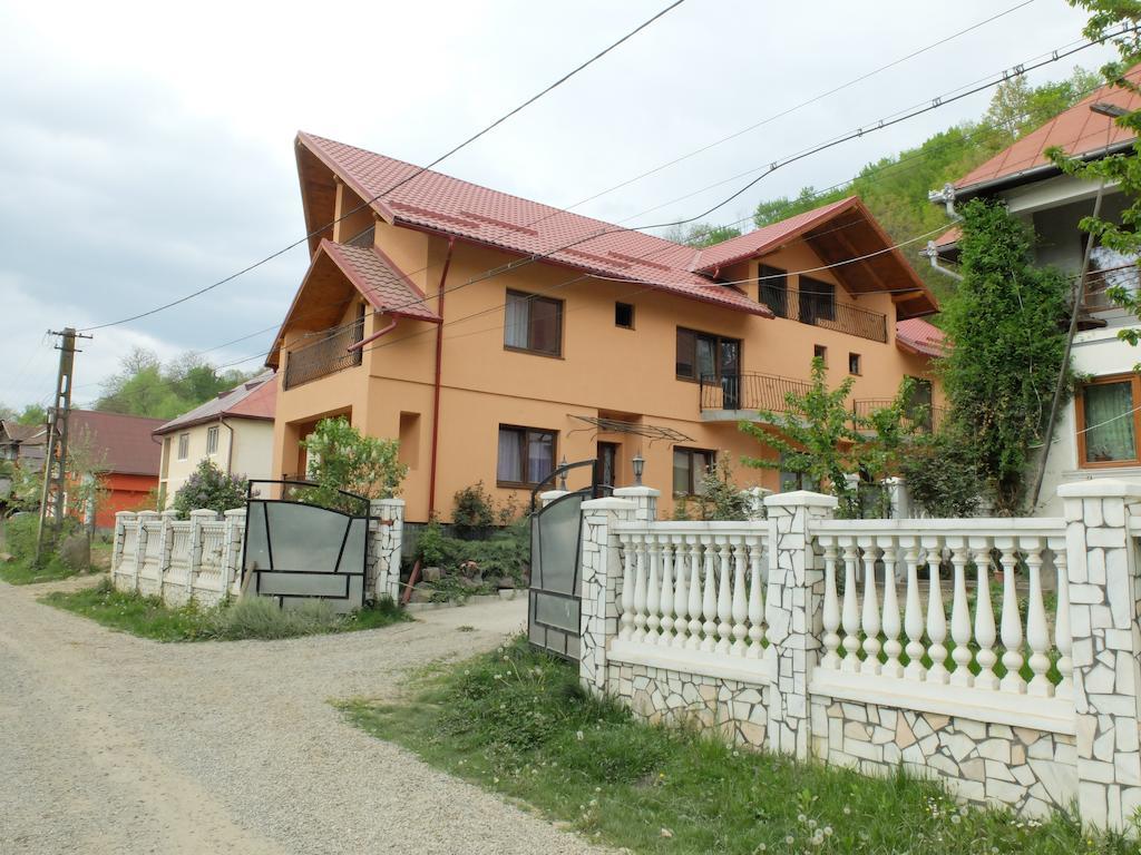 Dupa apa la Razvan Sighetu Marmatiei Bagian luar foto